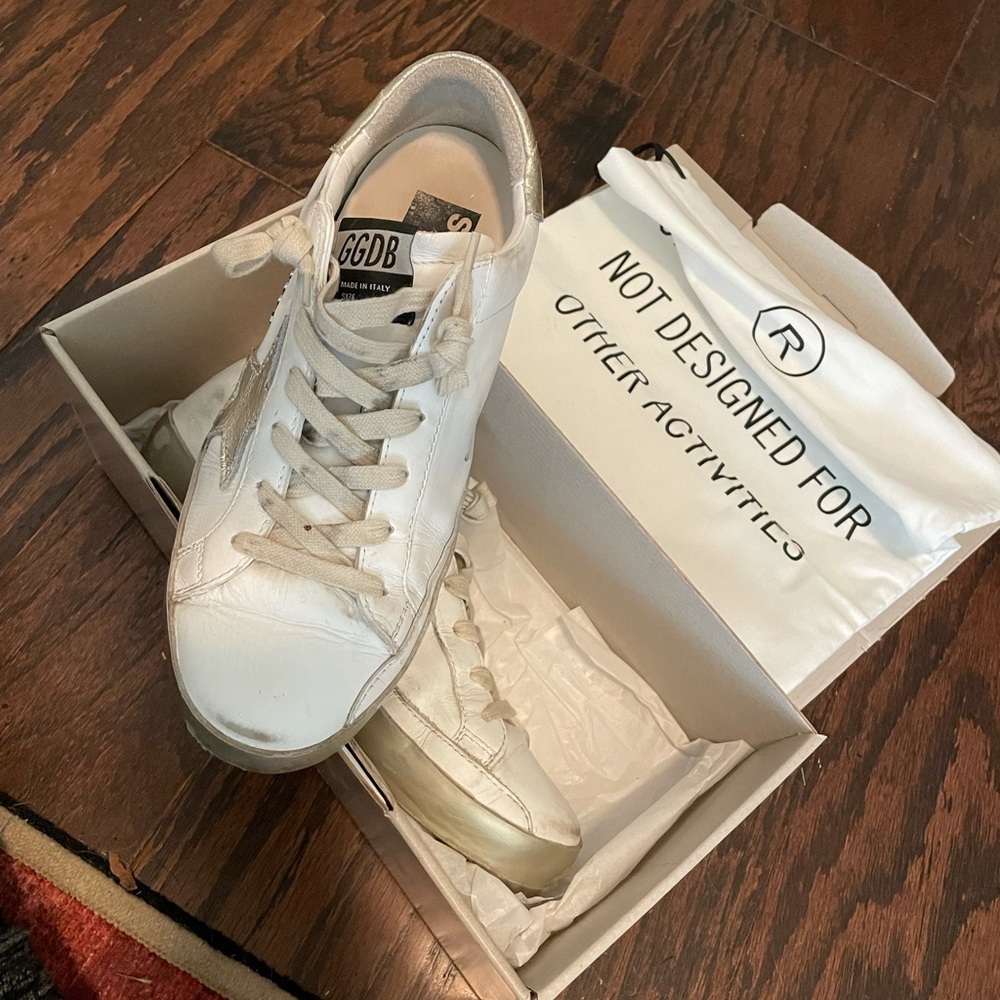 Golden Goose Super Star in size women’s 8.